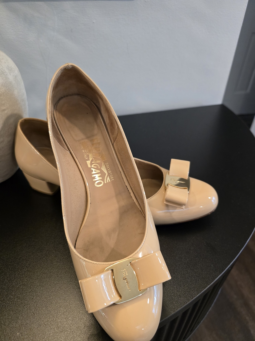 Salvatore Ferragamo Women's Beige Patent Vara Bow Pumps